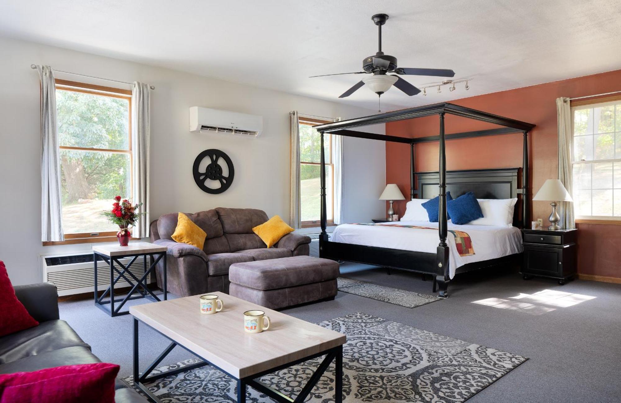 Basswood Resort Platte City Room photo